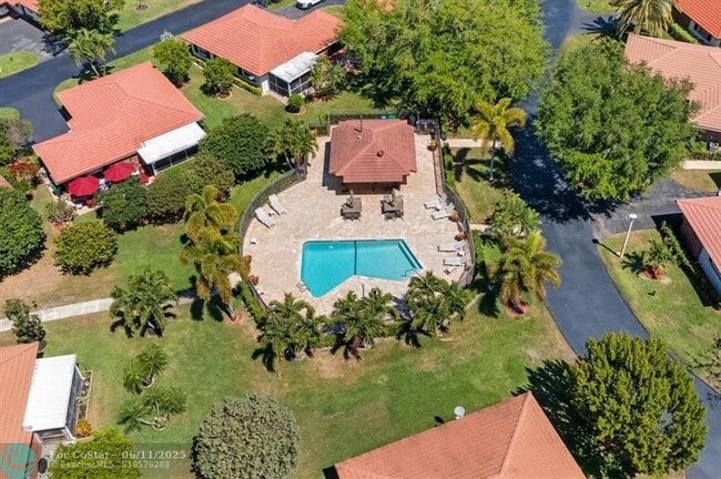 Building Photo - 9089 Thunderbird Dr