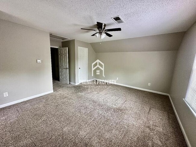 Building Photo - 6667 Amersham Dr