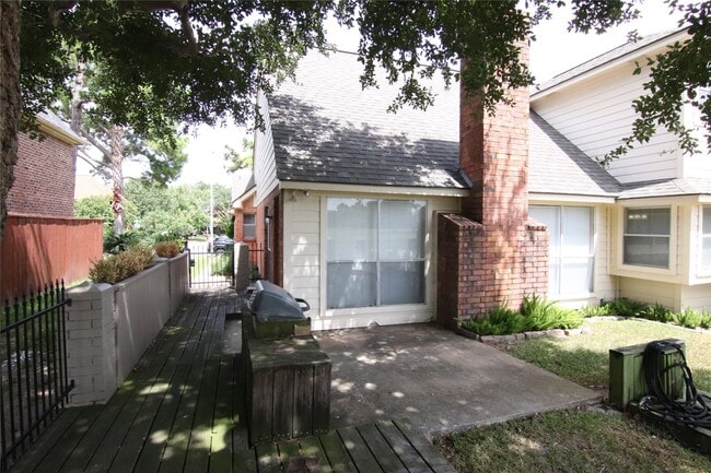 Building Photo - 14423 Sandalfoot St