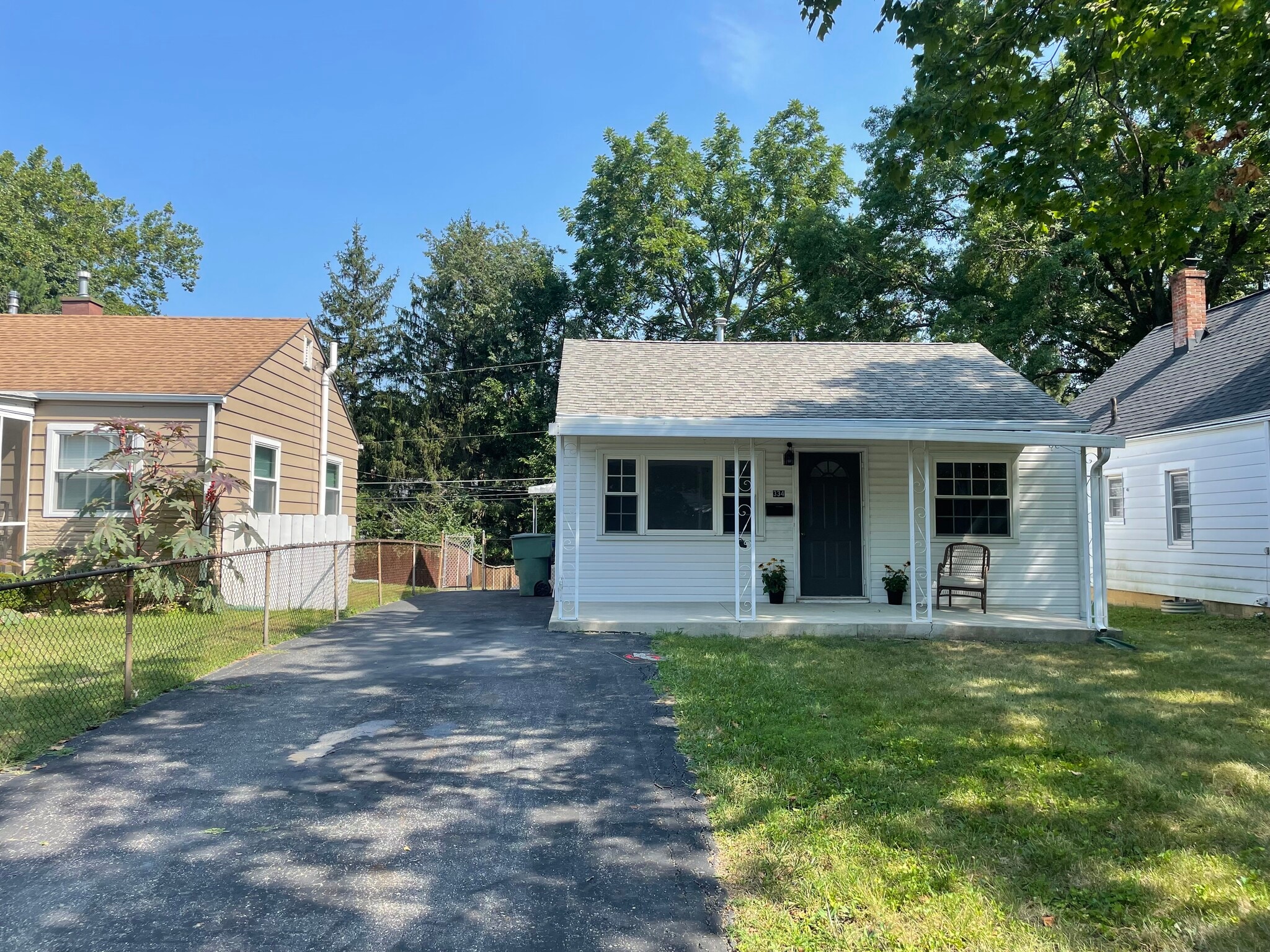 Cute cottage style house - 334 Chase Rd