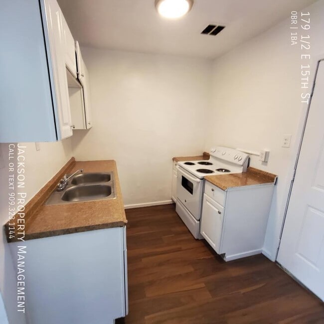 Building Photo - 179 1/2 E 15th St-