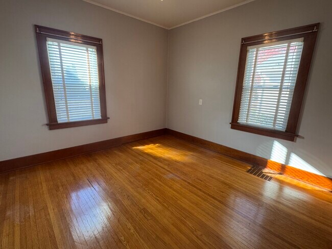 Building Photo - 2246 Bellevue Ave