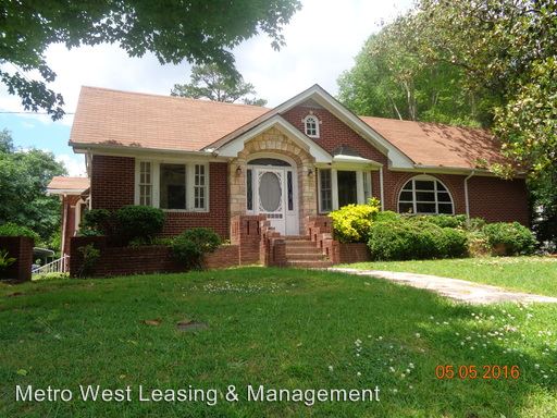 Building Photo - 810 N Park St