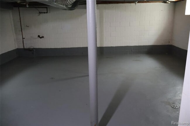 Building Photo - 5559 Bluehill St
