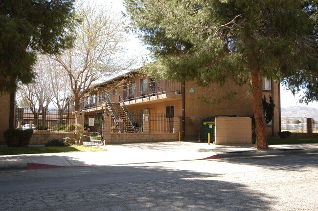 Building - 518-524 E Avenue Q-12