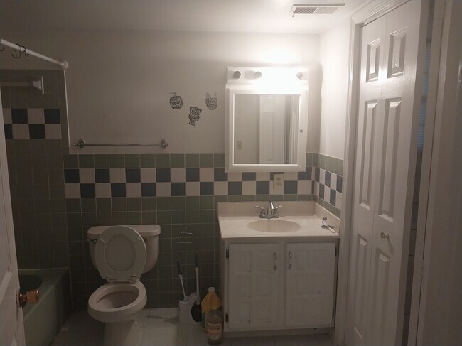 Building Photo - 12 Carter Ln