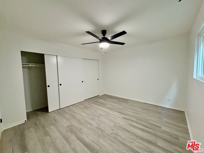 Building Photo - 1103 W Angeleno Ave