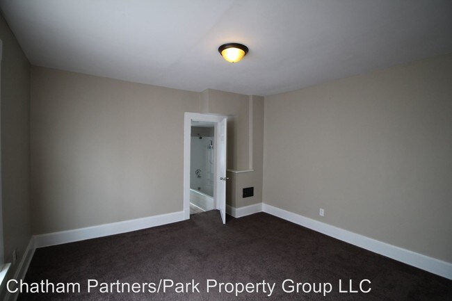 Building Photo - 321-323 Reeb Ave