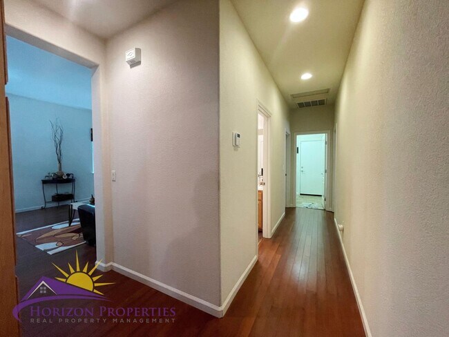 Building Photo - Beautiful Folsom! 3 Bed 2 Bath 1,468 Sq. Ft. Empire Ranch Home in Folsom