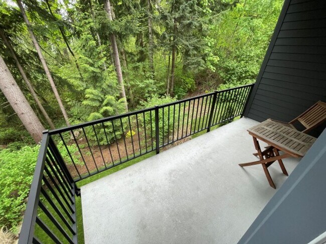 Building Photo - 4bd/3.5ba Lynnwood Townhouse