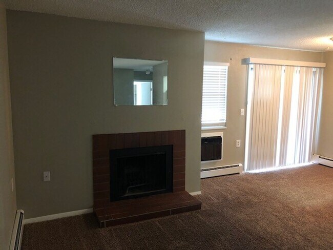 Building Photo - Quaint 1 Bedroom Ground-Floor Unit in Mid-Town Fort Collins