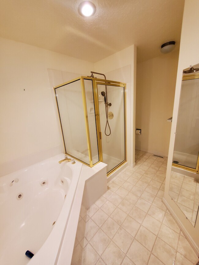 Building Photo - 920 Summerset Ct