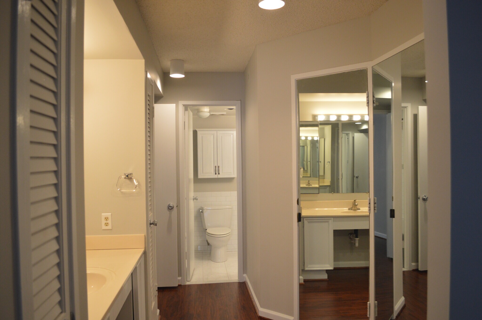 Building Photo - 5904 Mount Eagle Dr