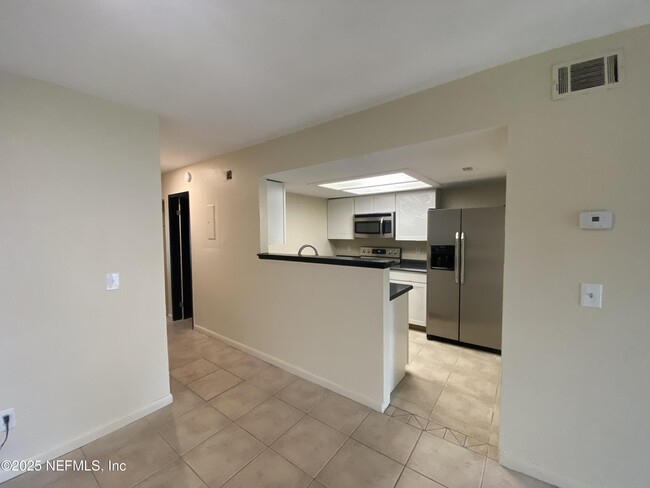 Building Photo - 1290 Wonderwood Dr