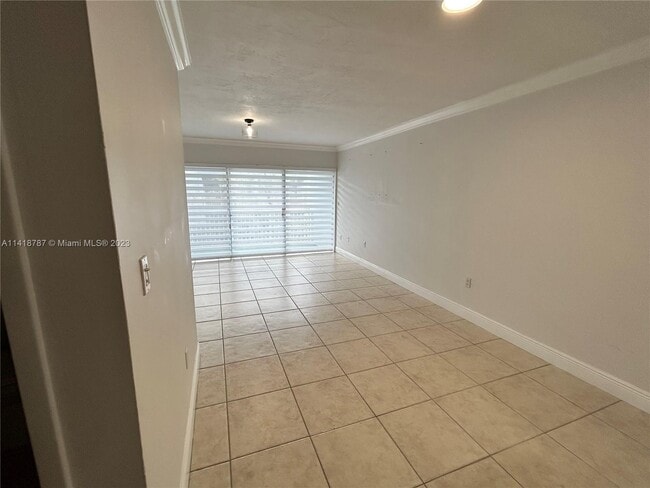 Building Photo - 9371 Fontainebleau Blvd