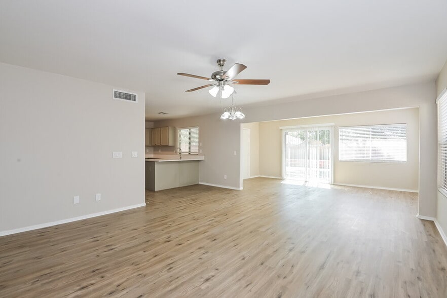 Building Photo - 6916 S Cottontail Run Ave