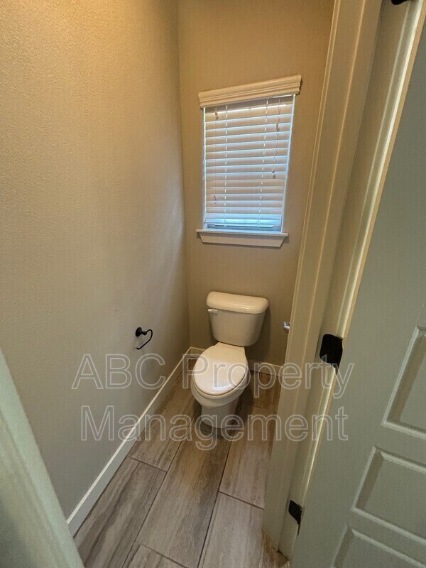 Building Photo - 3207 SW Hillstone Ave