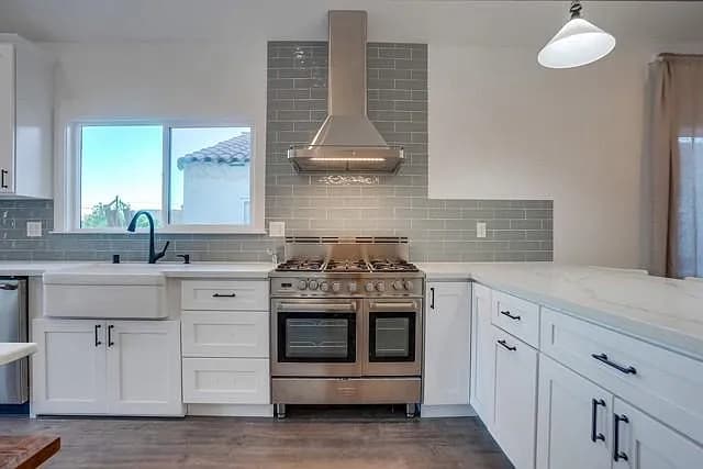 Building Photo - 356 W 15th St