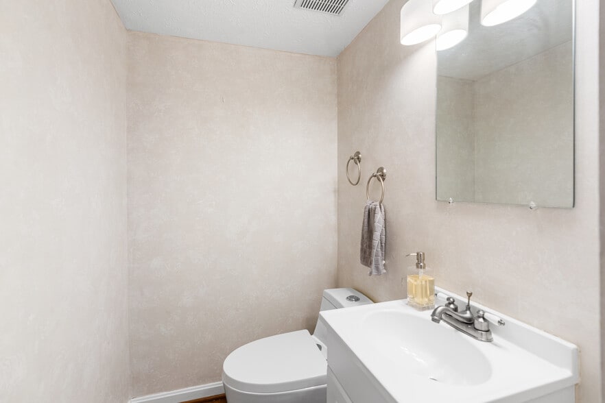 Bathroom #4 - 19136 Willow Spring Dr