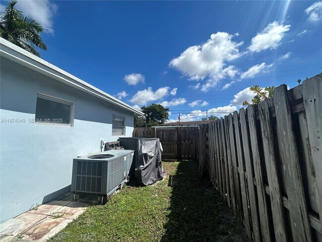 Building Photo - 2441 NW 9th Terrace