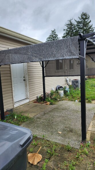 Building Photo - 6747 Rocky Den Rd