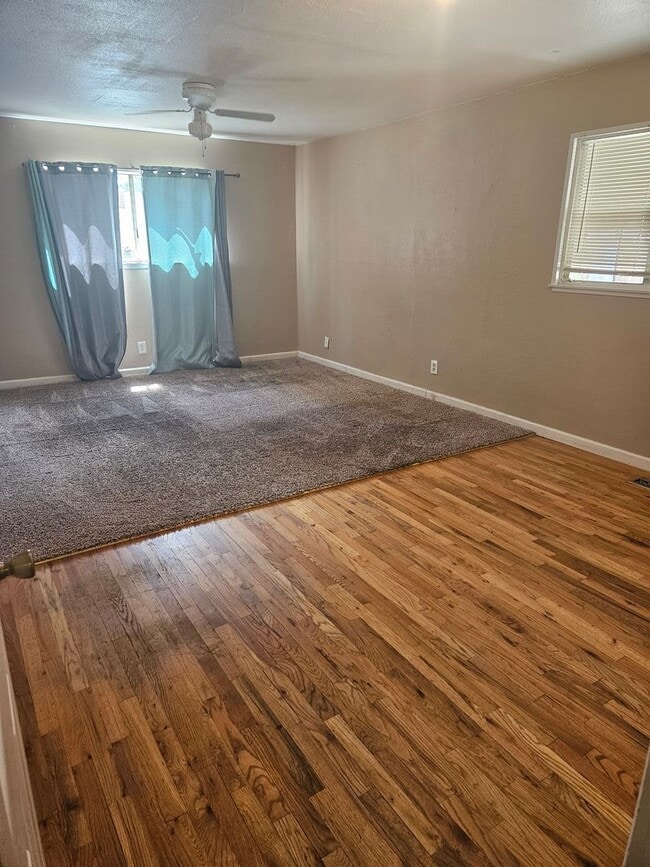 Building Photo - Large 3 bedroom in great location