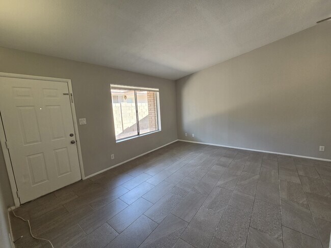 Building Photo - 6245 E Glencove Cir