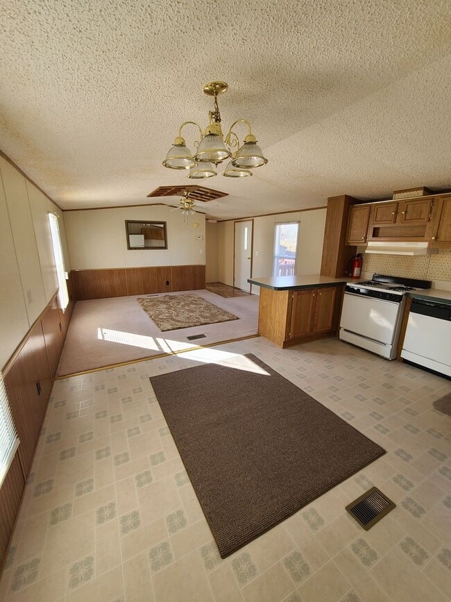 Building Photo - Newer 2 Bed 1 Bath Mobile Home