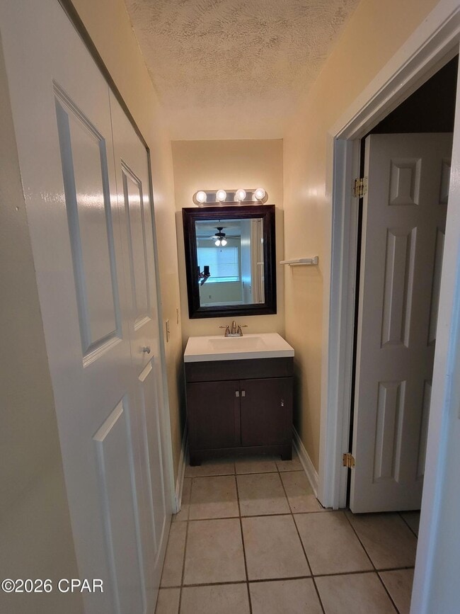 Building Photo - 866 Premier Dr