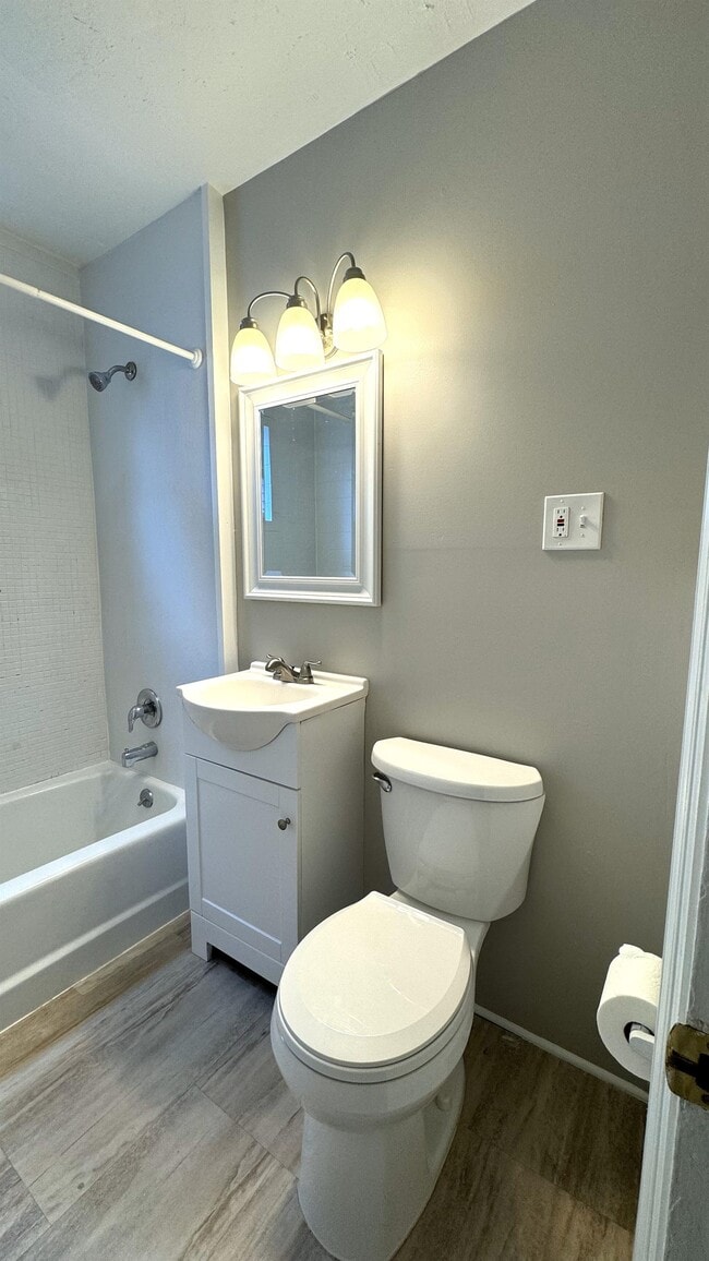 Building Photo - 20 Union Ave