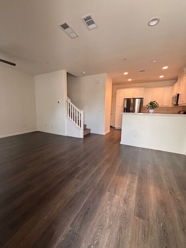 Building Photo - Welcome home to this beautiful Murrieta Town Home!