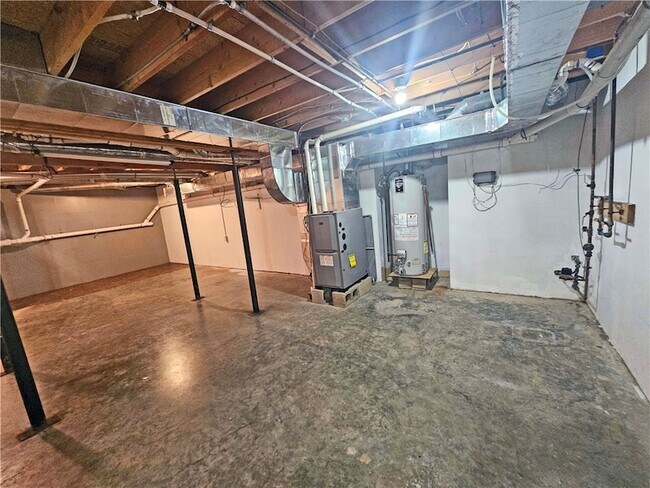 Building Photo - 118 Main St