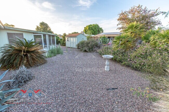 Building Photo - 5706 E Des Moines St