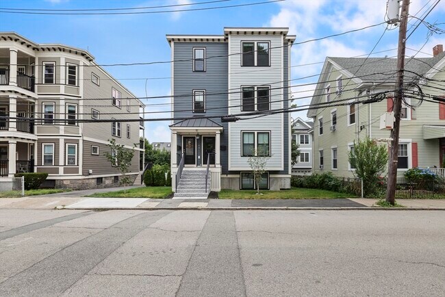 Building Photo - 10 Hallet St
