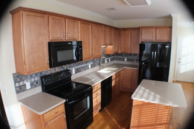 Building Photo - THE GATEWAY @ GLENMOORE