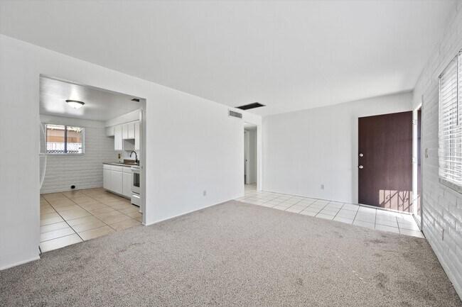 Building Photo - 4525 E Bellevue St