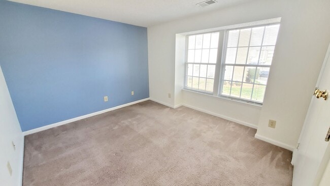 Building Photo - Updated condo across from UNCC!! Dont Miss...