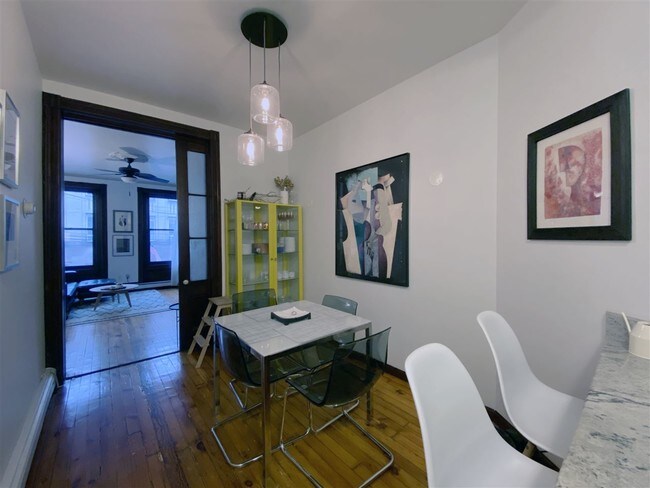 Building Photo - 206 7th St