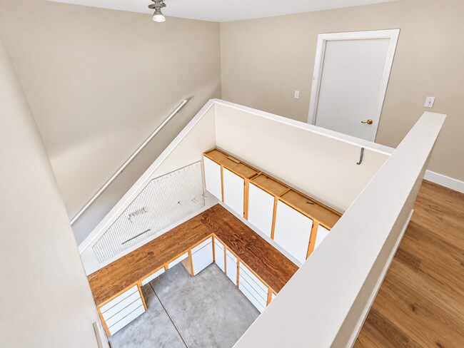 Building Photo - 3071 Crestablanca Dr