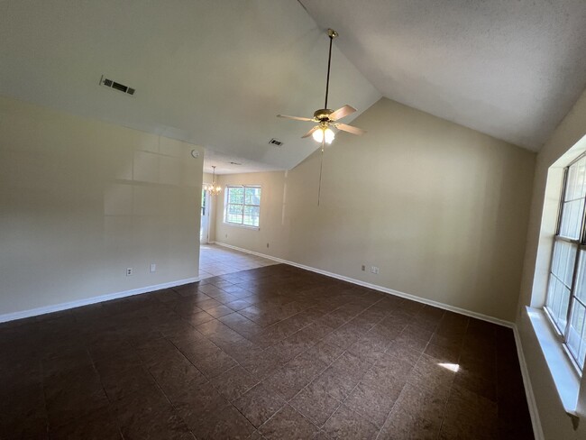 Building Photo - Home For Rent