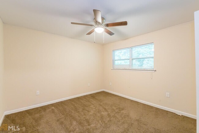 Building Photo - 990 Sexton Dr