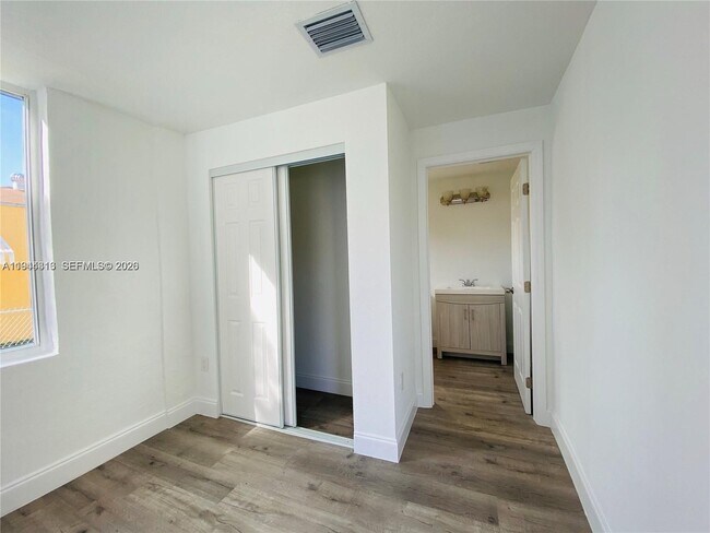 Building Photo - 915 NW 59th St