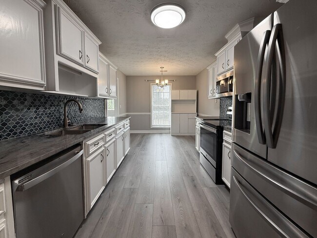 Building Photo - 2018 Tranquil Ln