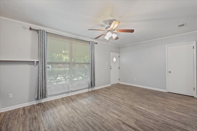 Building Photo - 3-Bedroom Home Near Memorial Hospital