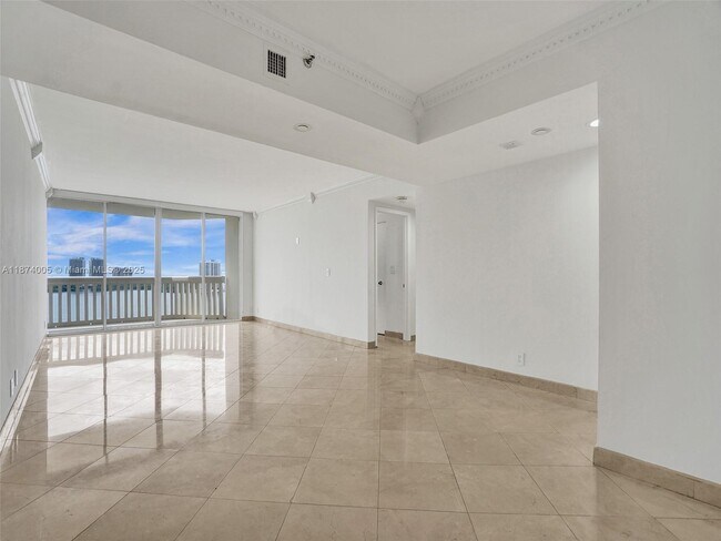 Building Photo - 1000 W Island Blvd