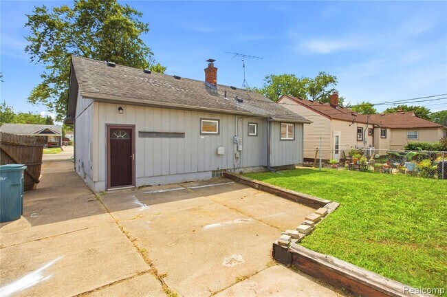 Building Photo - 2090 Moran Ave