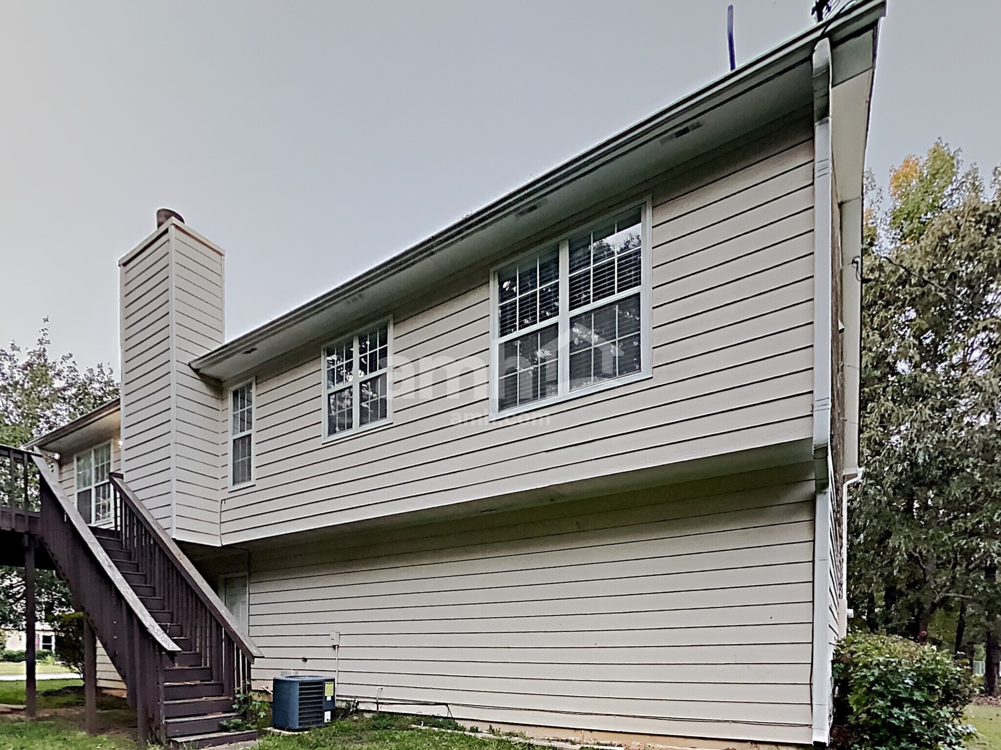 Building Photo - 1500 Chalet Cir