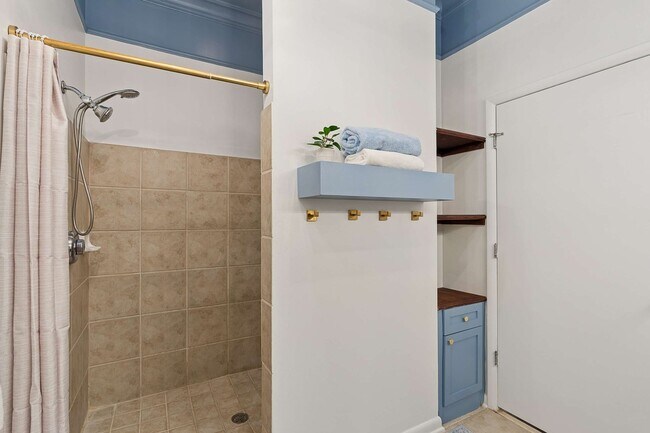 Building Photo - Stylish 1/1 Condo in Inman Park, Right on the ATLBeltLine!