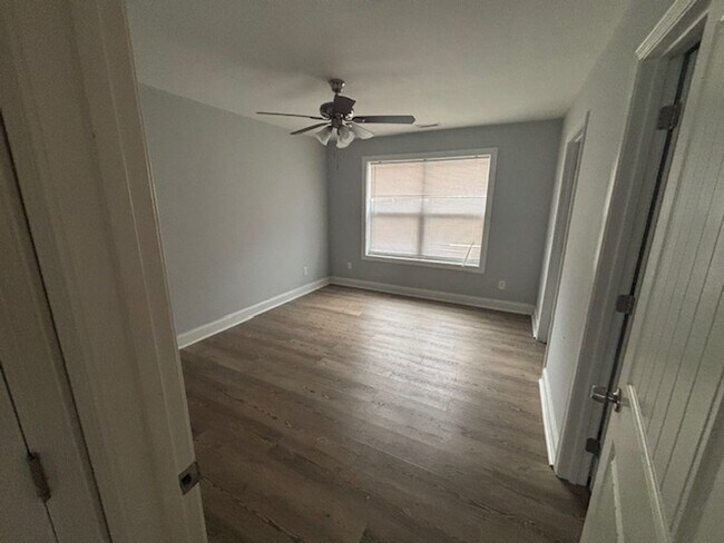 Building Photo - Knoxville 37920 - 3 bedroom 2 bath - call Howard Grower 865-705-0969