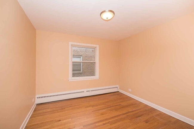 Building Photo - 2718 W Farragut Ave